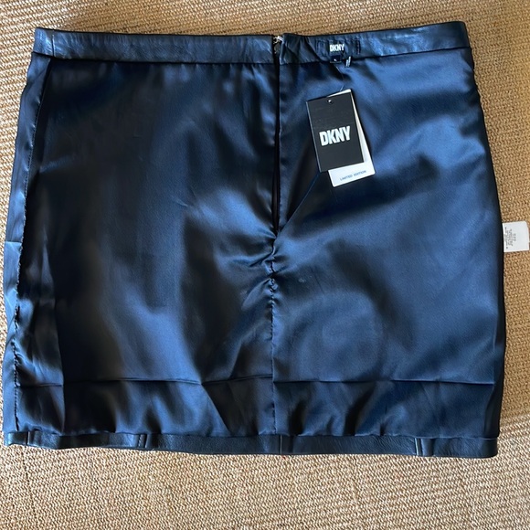 NWT! DKNY limited edition Sz XL black (distressed a bit) sheep leather skirt - Picture 9 of 13
